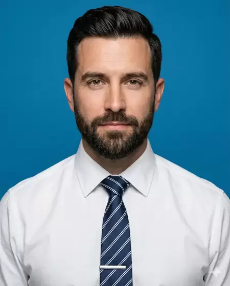 Mavi Arka Plan Headshot